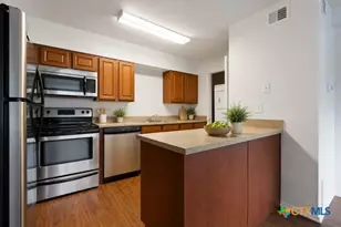 205 Craddock Ave, San Marcos, TX 78666 - Photo 2