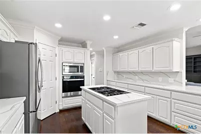 202 Ridge View, Victoria, TX 77904 - Photo 2