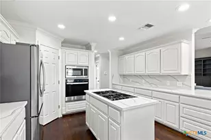 202 Ridge View, Victoria, TX 77904 - Photo 2
