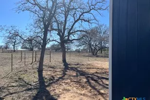 3086 County Rd 442, Stockdale, TX 78160 - Photo 10
