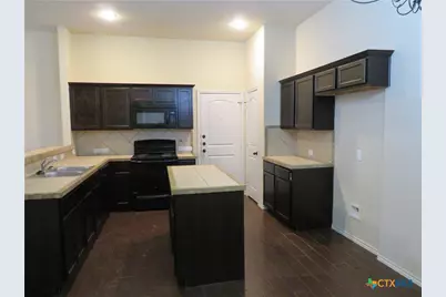 554 Creekside Circle, New Braunfels, TX 78130 - Photo 4