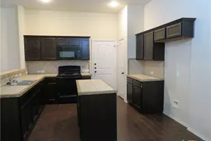 554 Creekside Cir, New Braunfels, TX 78130 - Photo 4