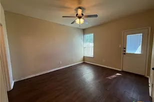 554 Creekside Cir, New Braunfels, TX 78130 - Photo 8