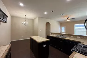 554 Creekside Cir, New Braunfels, TX 78130 - Photo 6
