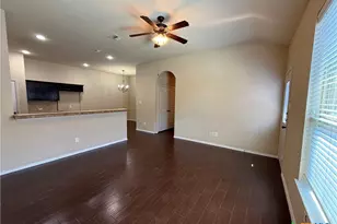 554 Creekside Cir, New Braunfels, TX 78130 - Photo 2