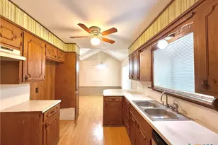 49 Villafranca Rd, Victoria, TX 77904 - Photo 14