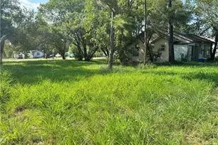 505 S Esplanade St, Cuero, TX 77954 - Photo 6