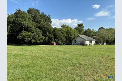 505 S Esplanade Street, Cuero, TX 77954 - Photo 2