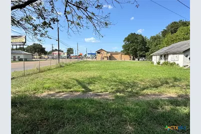 505 S Esplanade Street, Cuero, TX 77954 - Photo 4