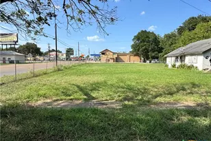 505 S Esplanade St, Cuero, TX 77954 - Photo 4