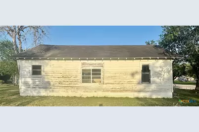 409 W Morris Street, Yoakum, TX 77995 - Photo 2