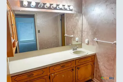 201 Heather Street, Victoria, TX 77904 - Photo 8