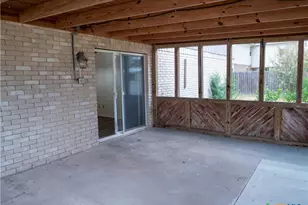 201 Heather St, Victoria, TX 77904 - Photo 12
