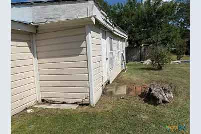 415 S Virginia Street, Port Lavaca, TX 77979 - Photo 2