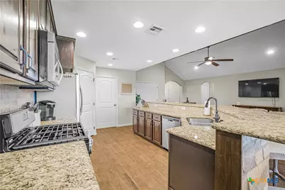111 Gabbiano Court, Victoria, TX 77904 - Photo 6