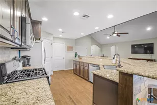 111 Gabbiano Ct, Victoria, TX 77904 - Photo 6