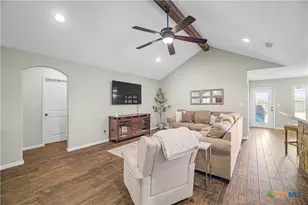 111 Gabbiano Ct, Victoria, TX 77904 - Photo 4