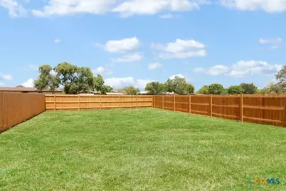 806 E 6th Street, Nixon, TX 78140 - Photo 22