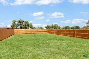 806 E 6th St, Nixon, TX 78140 - Photo 22