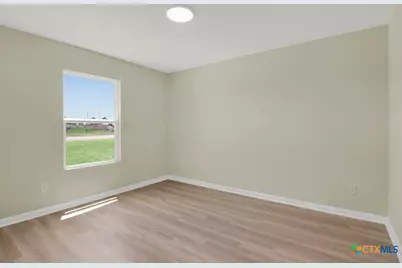 806 E 6th Street, Nixon, TX 78140 - Photo 12