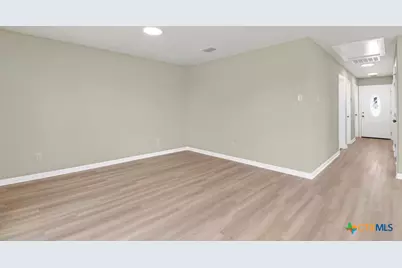 806 E 6th Street, Nixon, TX 78140 - Photo 4