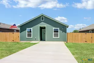 806 E 6th St, Nixon, TX 78140 - Photo 2