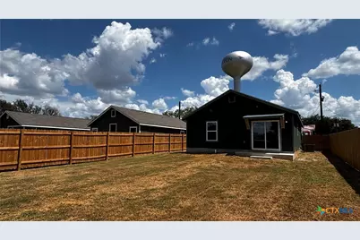 806 E 6th Street, Nixon, TX 78140 - Photo 28