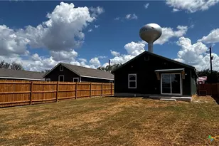 806 E 6th St, Nixon, TX 78140 - Photo 28