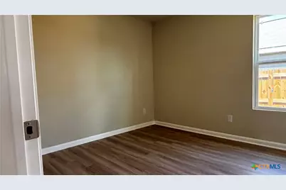 806 E 6th Street, Nixon, TX 78140 - Photo 26