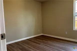 806 E 6th St, Nixon, TX 78140 - Photo 26