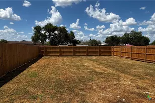 806 E 6th St, Nixon, TX 78140 - Photo 30