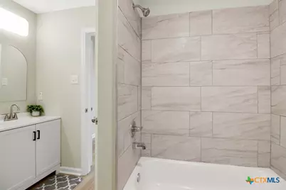 806 E 6th Street, Nixon, TX 78140 - Photo 14