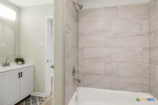 806 E 6th St, Nixon, TX 78140 - Photo 14