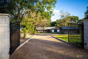 2221 Gruene Rd, New Braunfels, TX 78130 - Photo 2