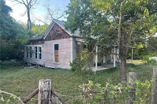 710 S College Ave, Cameron, TX 76520 - Photo 2