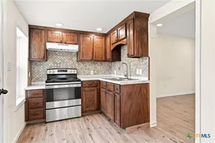 1126 W 7th St, McGregor, TX 76657 - Photo 8