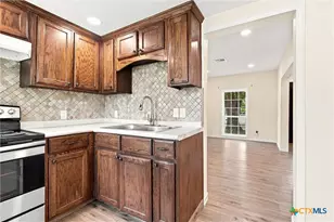 1126 W 7th St, McGregor, TX 76657 - Photo 4