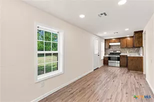 1126 W 7th St, McGregor, TX 76657 - Photo 6