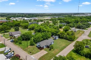 122 Rogers St, McGregor, TX 76657 - Photo 38
