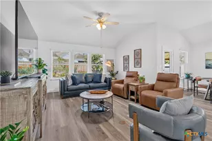 485 Rosemellow St, New Braunfels, TX 78132 - Photo 6