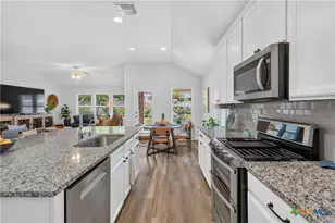 485 Rosemellow St, New Braunfels, TX 78132 - Photo 14