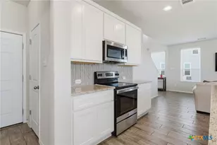 120 Blue Agate Ct, Jarrell, TX 76537 - Photo 10