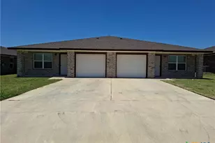 1818 Castroville Trl, Copperas Cove, TX 76522 - Photo 2