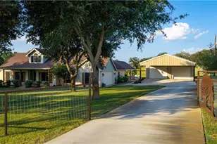 1413 Country Hills Dr, La Vernia, TX 78121 - Photo 2