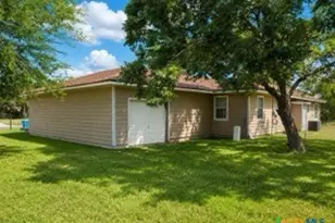 1504 Justice Dr, Port Lavaca, TX 77979 - Photo 2