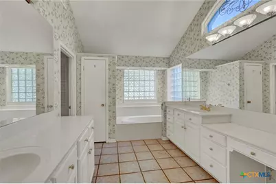 211 Royal Oaks Drive, San Antonio, TX 78209 - Photo 20