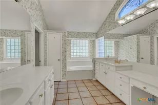 211 Royal Oaks Dr, San Antonio, TX 78209 - Photo 20