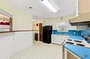 2302 E Rosebud Ave, Victoria, TX 77901 - Photo 10
