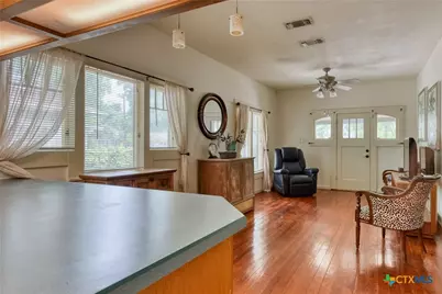 222 S Academy Avenue, New Braunfels, TX 78130 - Photo 2