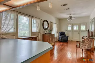 222 S Academy Ave, New Braunfels, TX 78130 - Photo 2